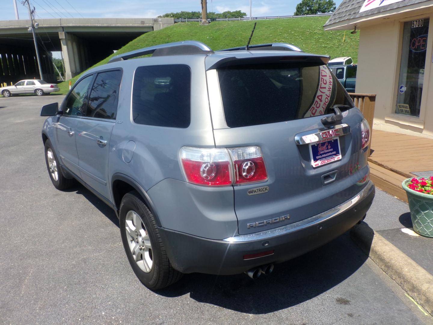 2008 Blue GMC Acadia SLT-2 FWD (1GKER33758J) with an 3.6L V6 DOHC 24V engine, 6-Speed Automatic Overdrive transmission, located at 5700 Curlew Drive, Norfolk, VA, 23502, (757) 455-6330, 36.841885, -76.209412 - Photo#14